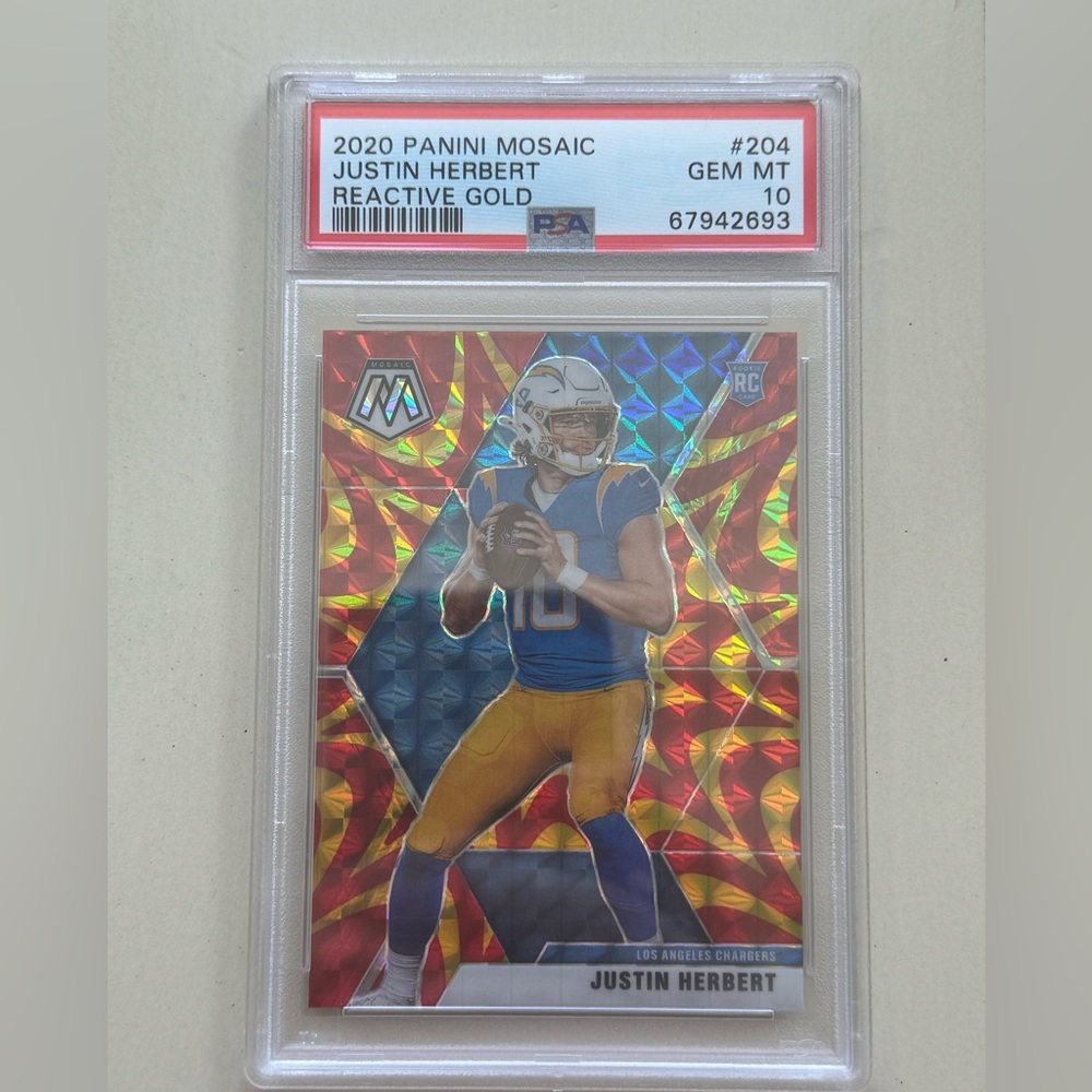 2020 Panini Mosaic Justin Herbert Reactive Gold #204 PSA 10 Gem Mint LA Chargers